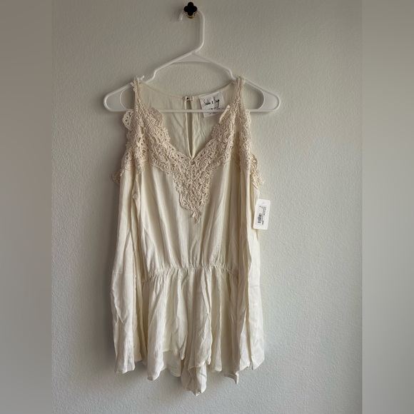 BUNDLE 3 ROMPERS+ 1 DRESS ALL SIZE SMALL - Picture 3 of 10